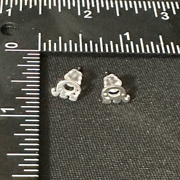 Cute Silver Elephant Studs - Picture 3 of 5